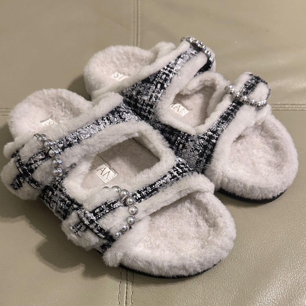Stuart Weitzman Piper Chill Slide Sandal- Black and White